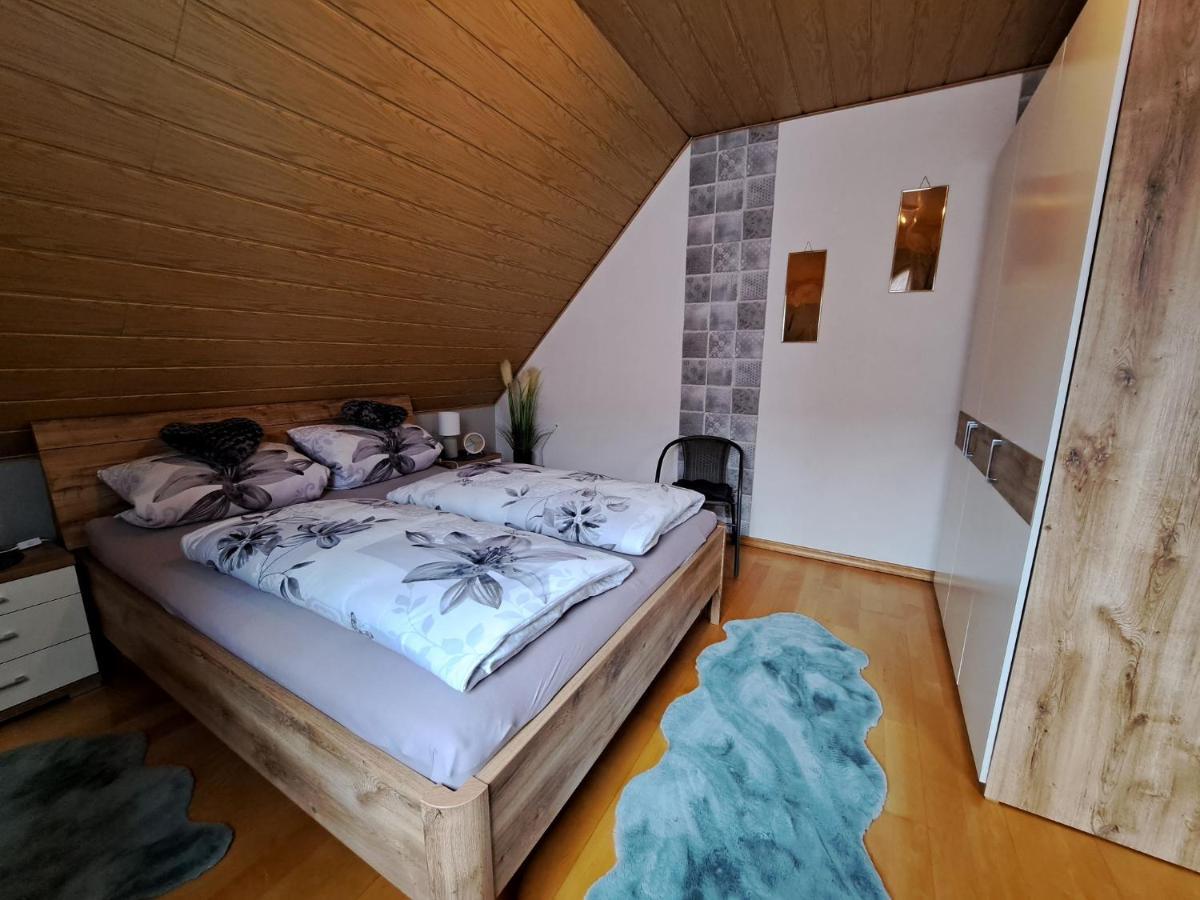 Ferienwohnung Sonja Mit Garten Und Freisitz Steinwiesen Luaran gambar